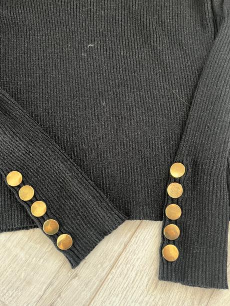 Krásny svetrík s pufovými rukávmi, s