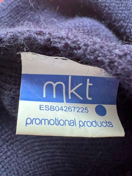 Tmavomodrá tenšia čiapka, 146