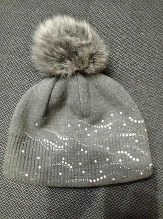 Sivá pletená čiapka, 