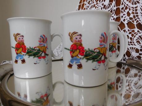Retro šálky vianočné 3 kusy porcelán,, 