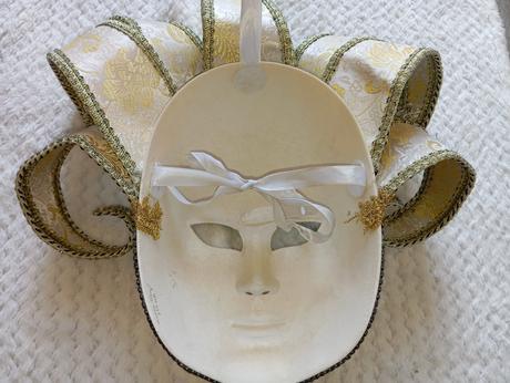 Benátska maska so zvončekmi, 