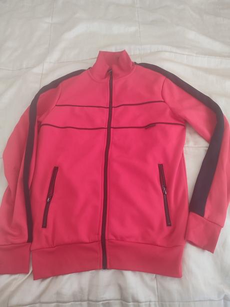 Červená mikina cropp, s