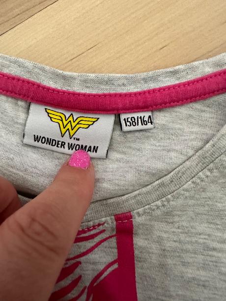 Pekne tricko wonder women, 158