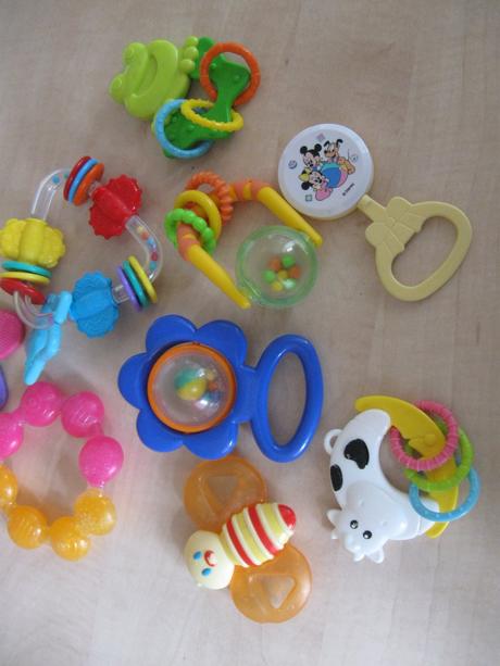 9x rôzne hrkálky + hryzátka, 