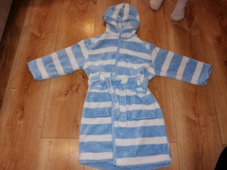 Pruhovaný župan, 104