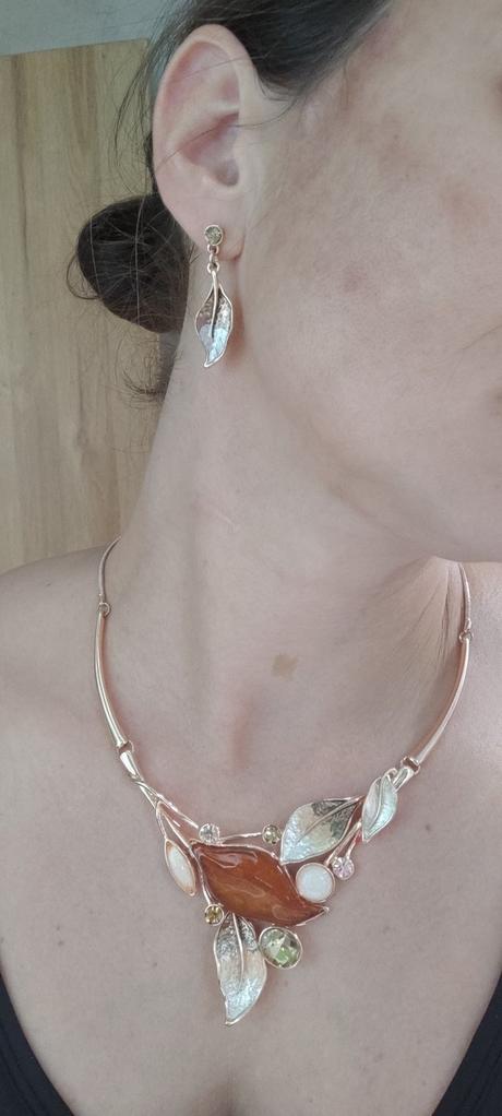 Náhrdelník s nausnicami, 