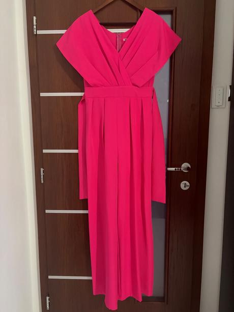 Predám spoločenský overal, 38