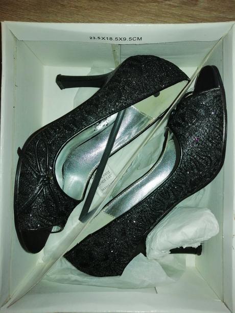 Spoločenské lodičky, 36