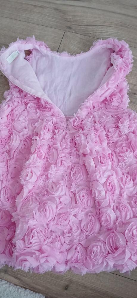 Predám krásne ružové šaty, 110