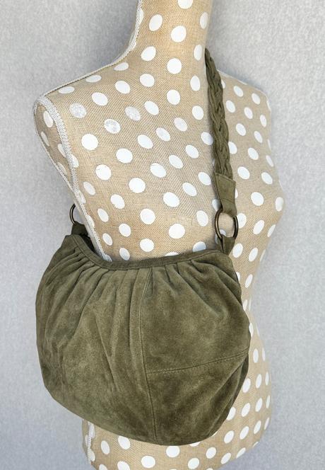 Kožená kabelka v machovej zelenej,