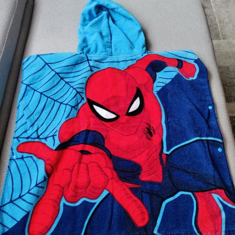 Pončo spiderman super stav,
