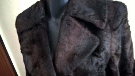 Plyšový kabát, 42