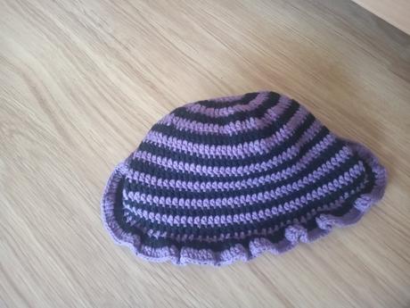 Dve klobúčiky pre dievča veľ.98 až 116 super stav, next,104