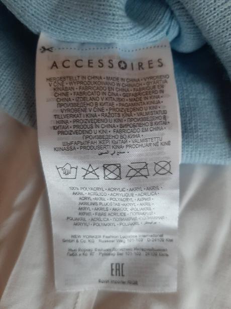 Bledomodrá čiapka streetstyle, 