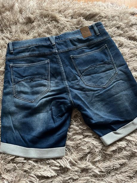 Rifľové kraťasy, 32