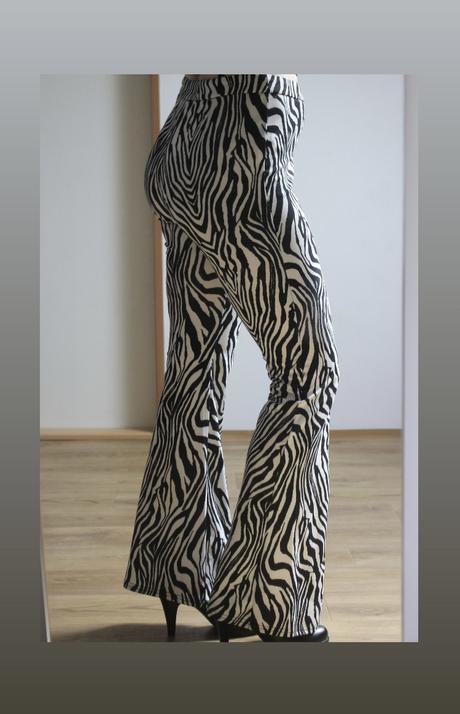 Čiernobiele nohavice, s