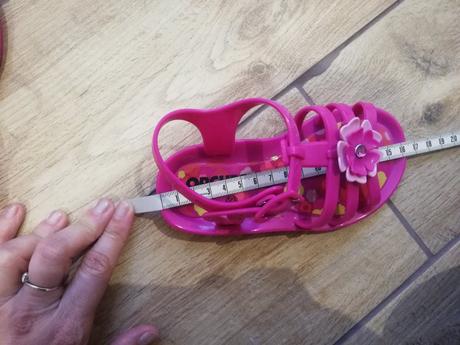 Gumene sandalky, 23