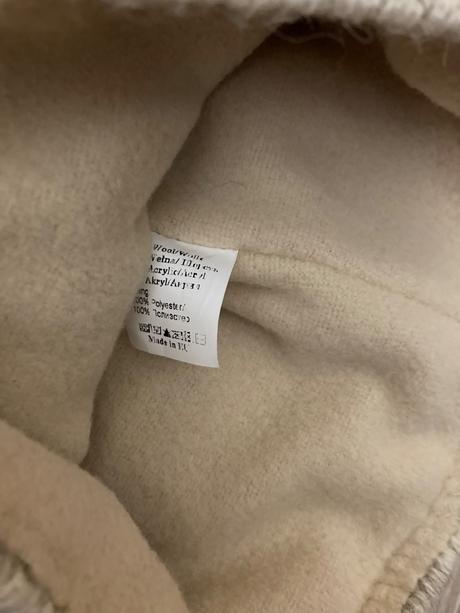 Krásna teplá nová zimná čiapka s krásnym brmbolcom, 