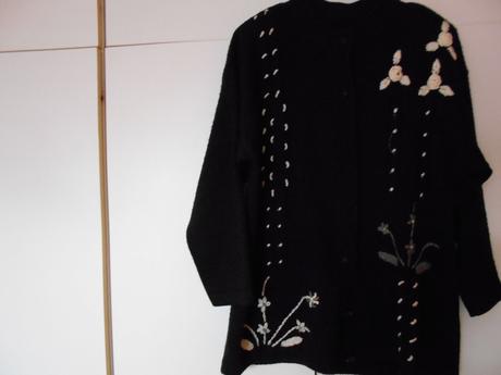 Sveter s výšivkou, xl