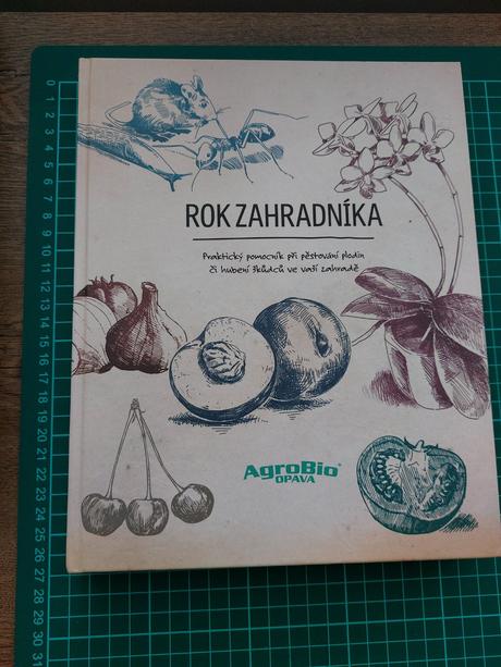 Rok zahradníka - praktický pomocník při pěstování,