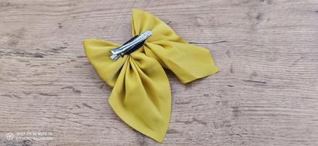 Mašľa do vlasov na sponke - 14 x 11 cm - horčicová, 