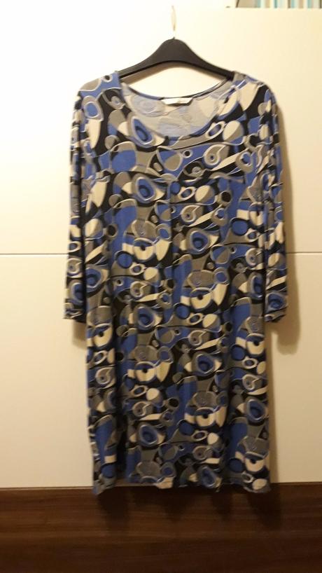 Úpletové šaty, 38