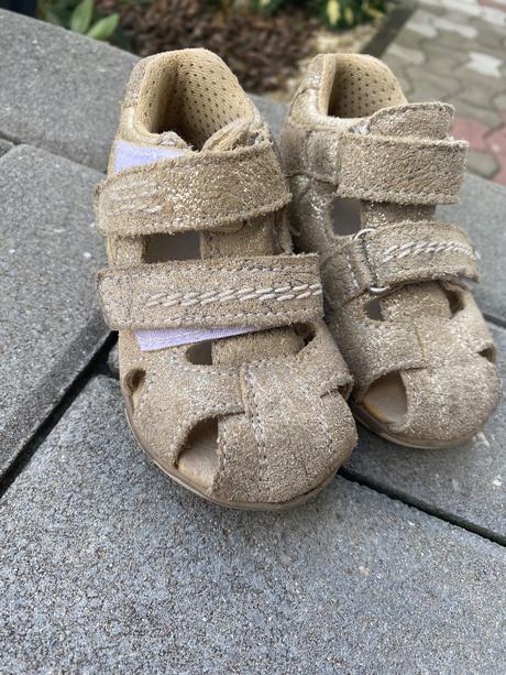 Zlate kožene sa daly, 20