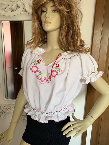 Vysivana bluzicka, s