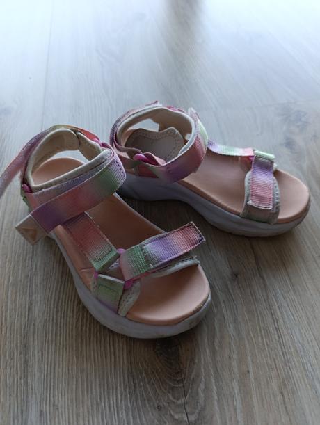 Dievčenské športové sandálky, 29