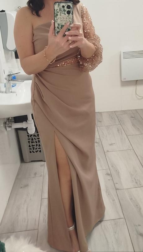 Spoločenské šaty, 42