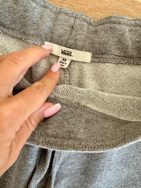 Dámske teplákové kraťasy veľkosť xs, zn. vans, xs