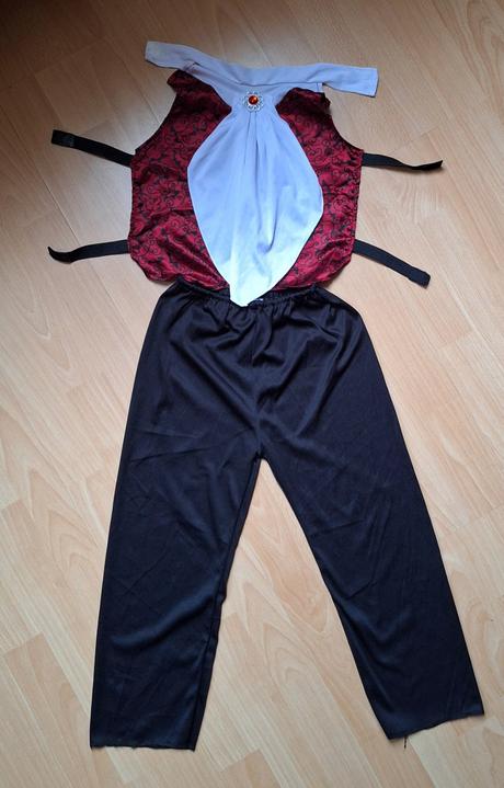 Kostým upíra (pošta v cene),