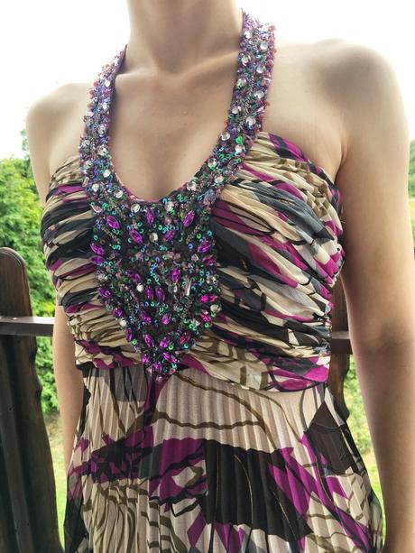 Spolocenske saty riasene s trblietkami, s