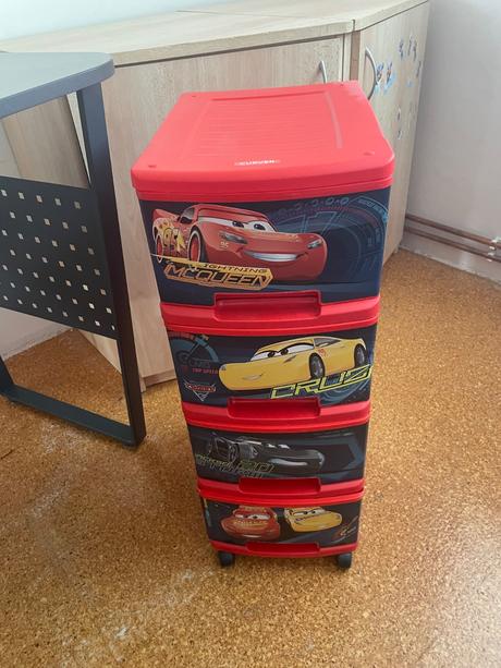 Písací stôl,stolička,komoda,meter, 