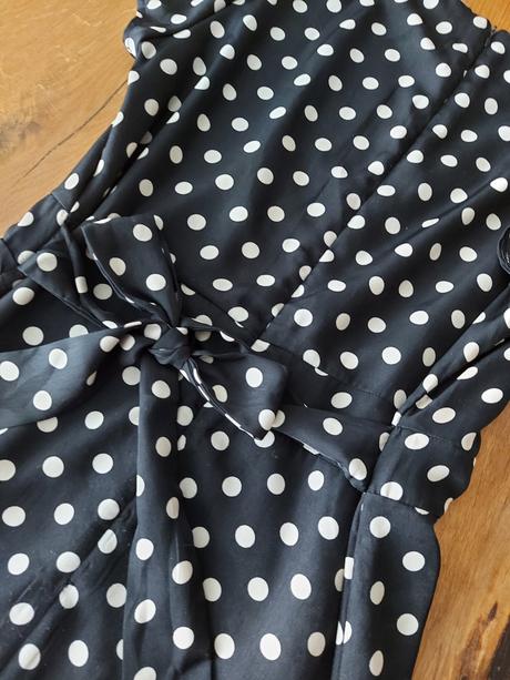 Bodkované šaty, 40