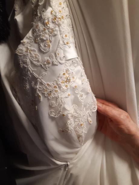 Predám nádherné svadobné šaty, 38