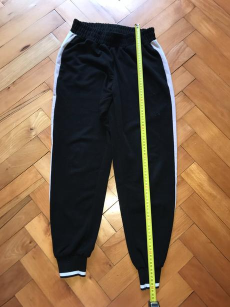 Čierne tepláky, reserved,s