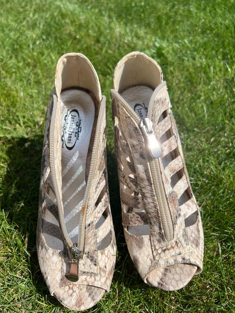 Sandále na podpatku, 37