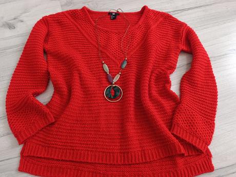 Pekný predĺžený sveter s náhrdelníkom, h&m,l