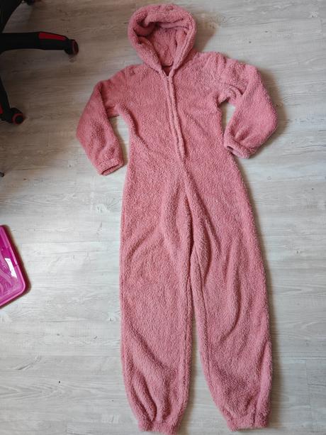 Teplucky plysovy overal s kapucnou s uskami, xs
