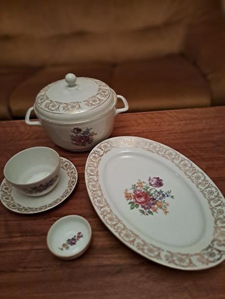 Jedálenská súprava,