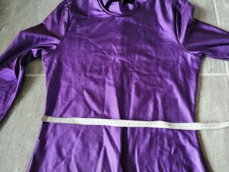 Fialové jedinečné lesklé pružné šaty vs-m, m