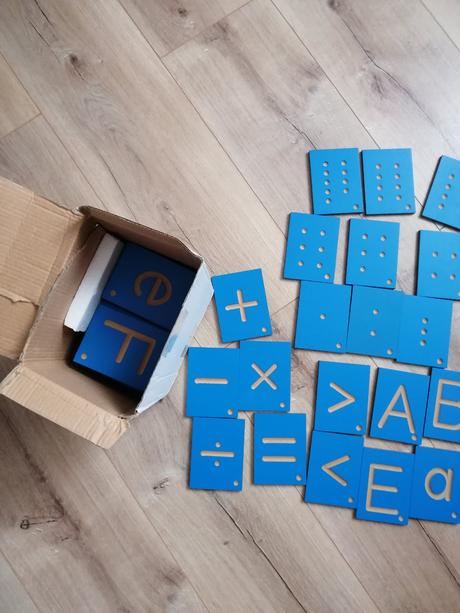 Hmatová abeceda a čísla montessori, 