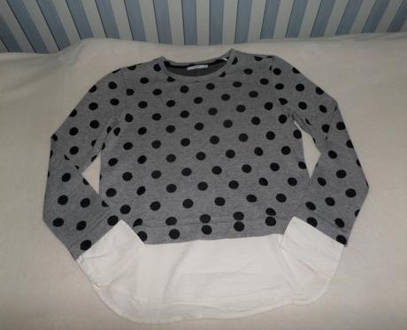 Tričko s čiernymi bodkami, s