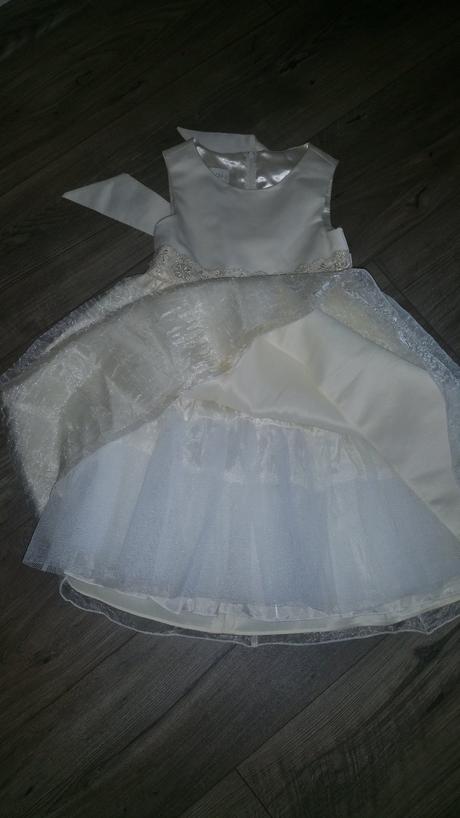 Minimalne oblecene luxusne saty c.6, 122