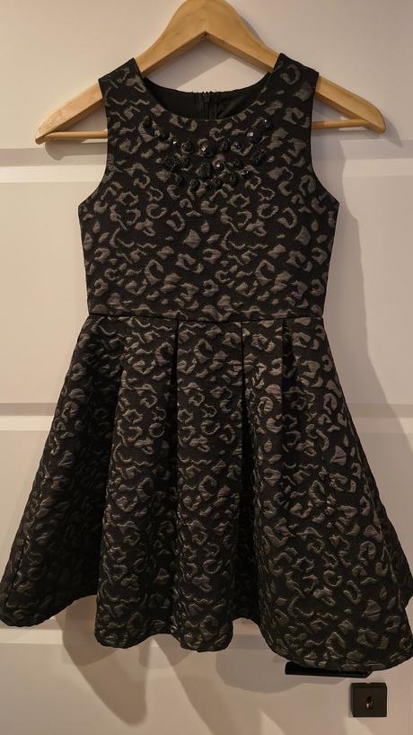 Spoločenské šatičky, 140