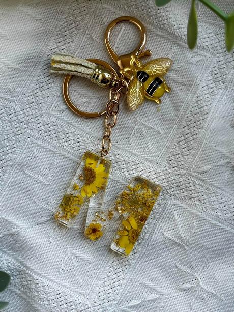 Ručne vyrobené živicové kľúčenky, 