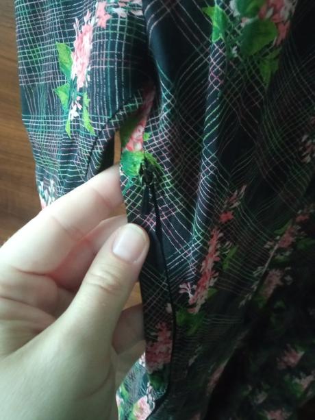 Plísované kvetované šaty, m