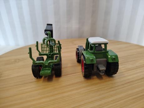 Kovový traktor fendt s vlečkou, siku 1645, 1/87,