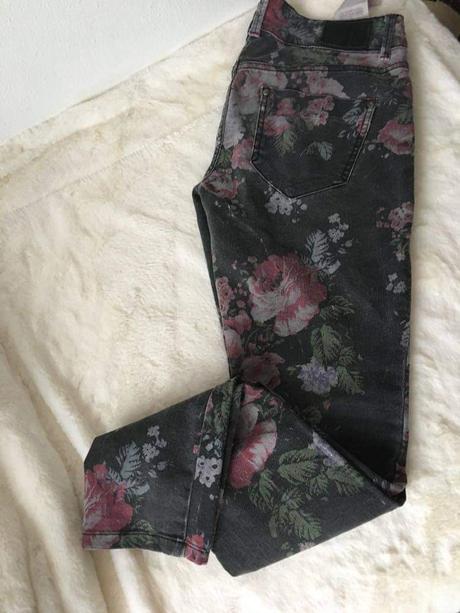 Kvetinové romantické rifle, 28